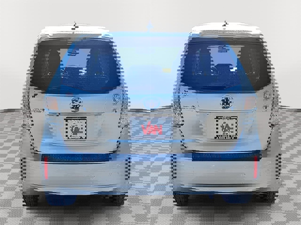 Used 2014 Toyota Prius V Two image 6