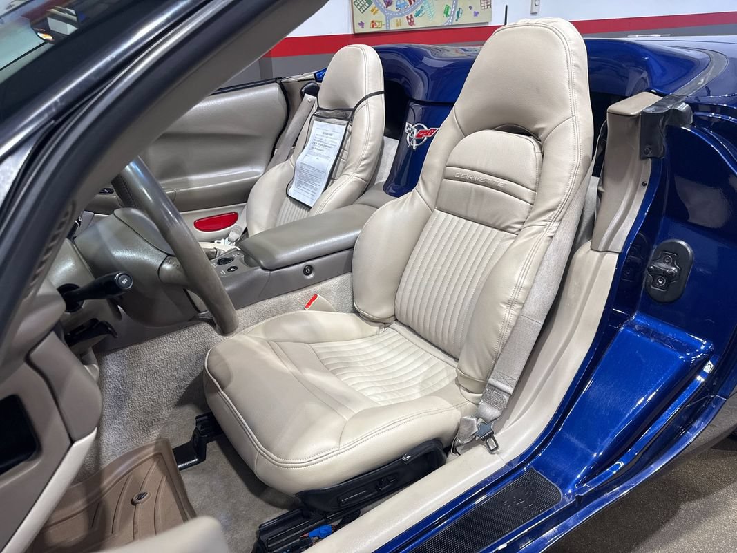 Used 2004 Chevrolet Corvette Convertible w/ Preferred Equipment Group RWD image 15