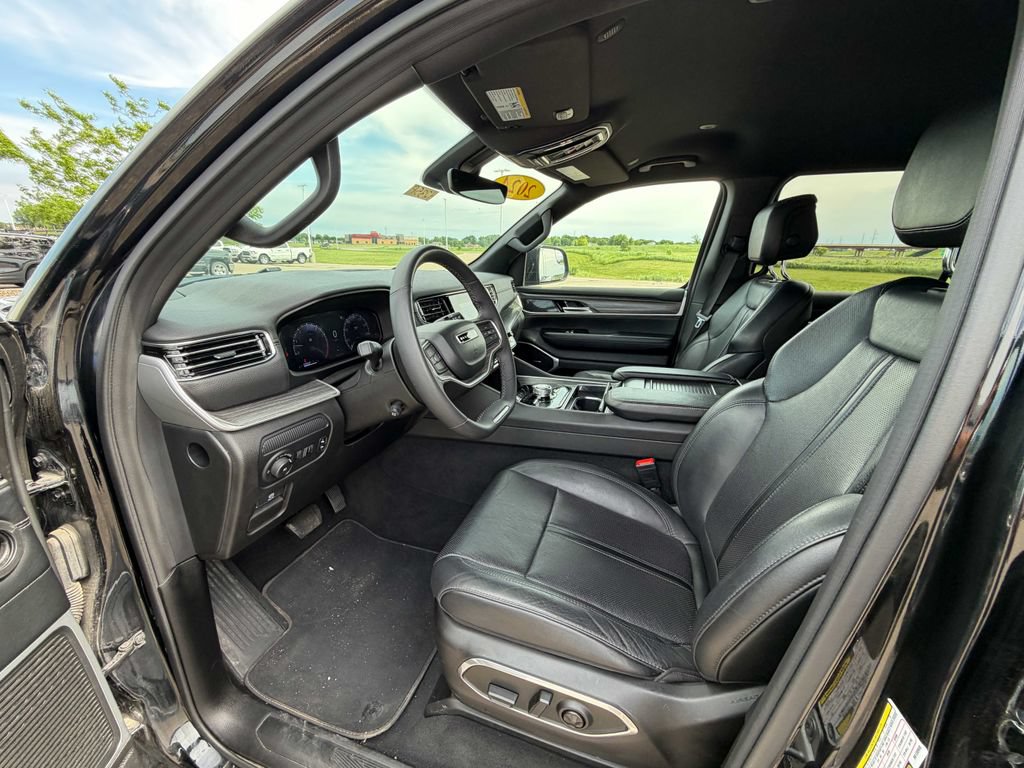 Used 2024 Jeep Wagoneer Series II w/ Flexible Seating Group AWD/4WD image 16