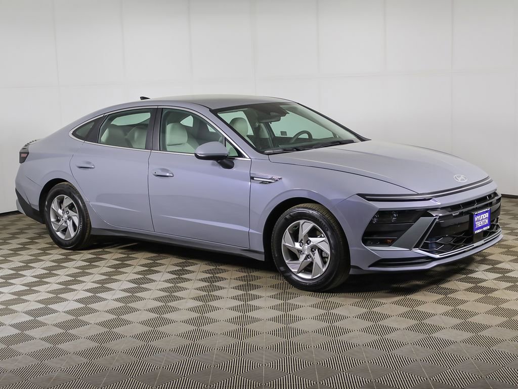 Certified 2025 Hyundai Sonata SE image 2