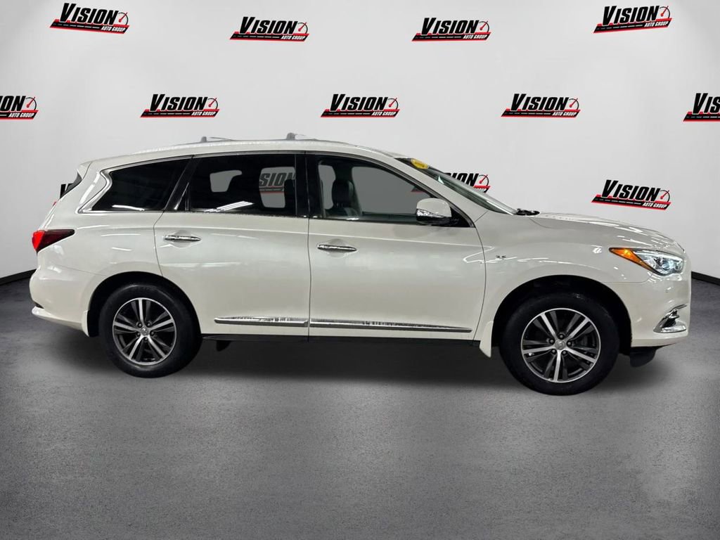 Used 2019 INFINITI QX60 Luxe w/ Essential Package image 4