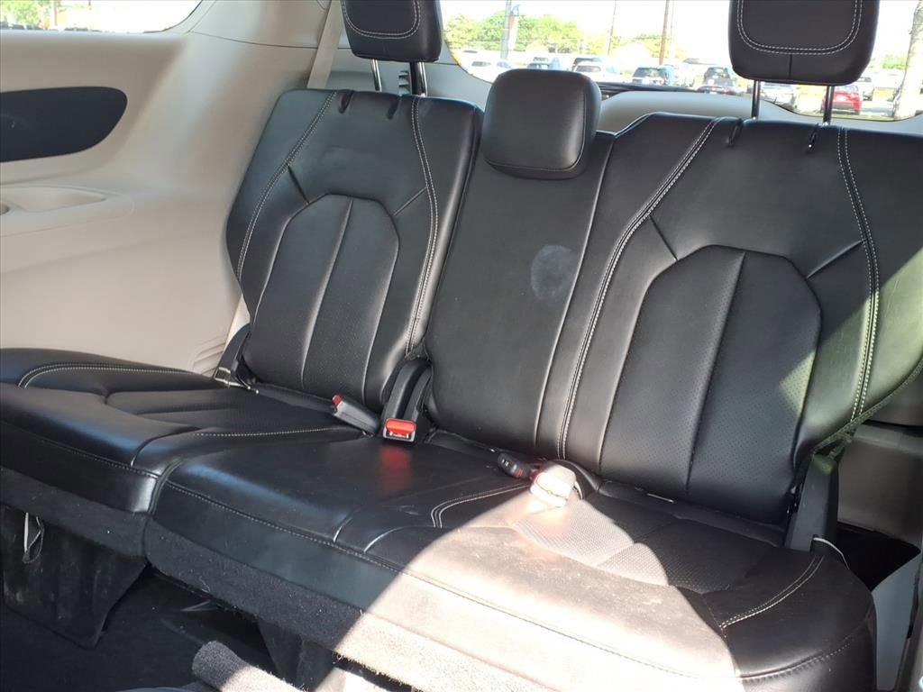 Used 2024 Chrysler Pacifica Limited FWD image 23