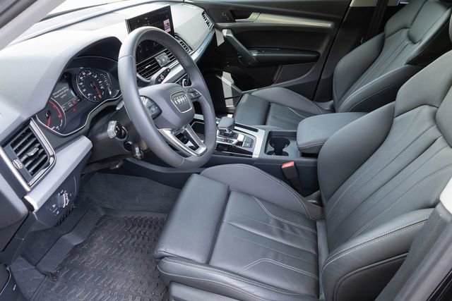 Used 2024 Audi Q5 2.0T Premium w/ Convenience Package AWD/4WD image 2