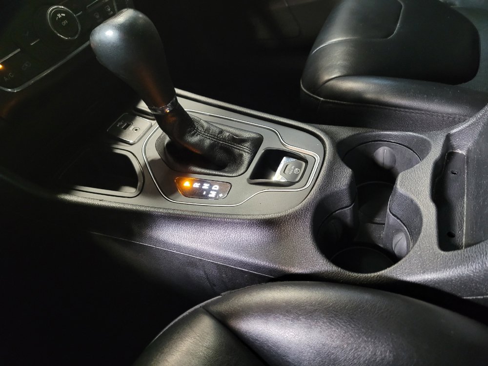 Used 2020 Jeep Cherokee Latitude Plus FWD image 26