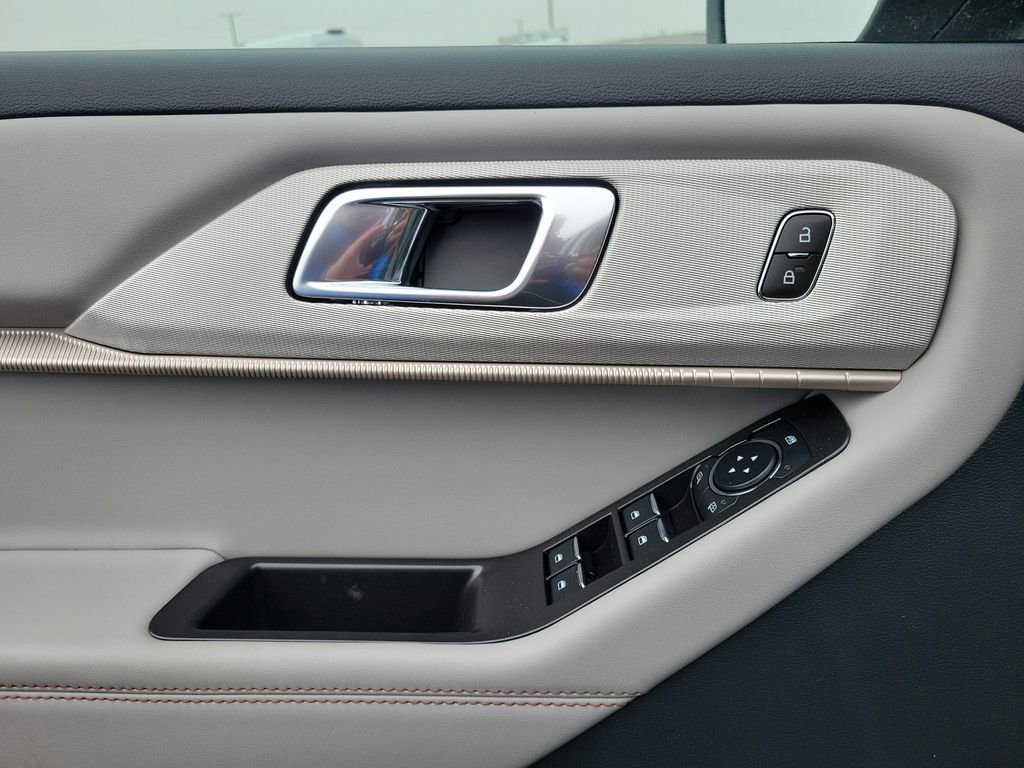 New 2026 Ford Explorer Active w/ Active Comfort Package image 18