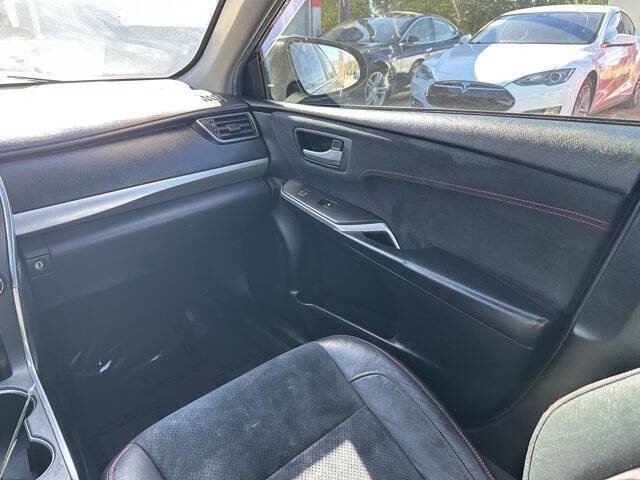 Used 2015 Toyota Camry XSE image 17