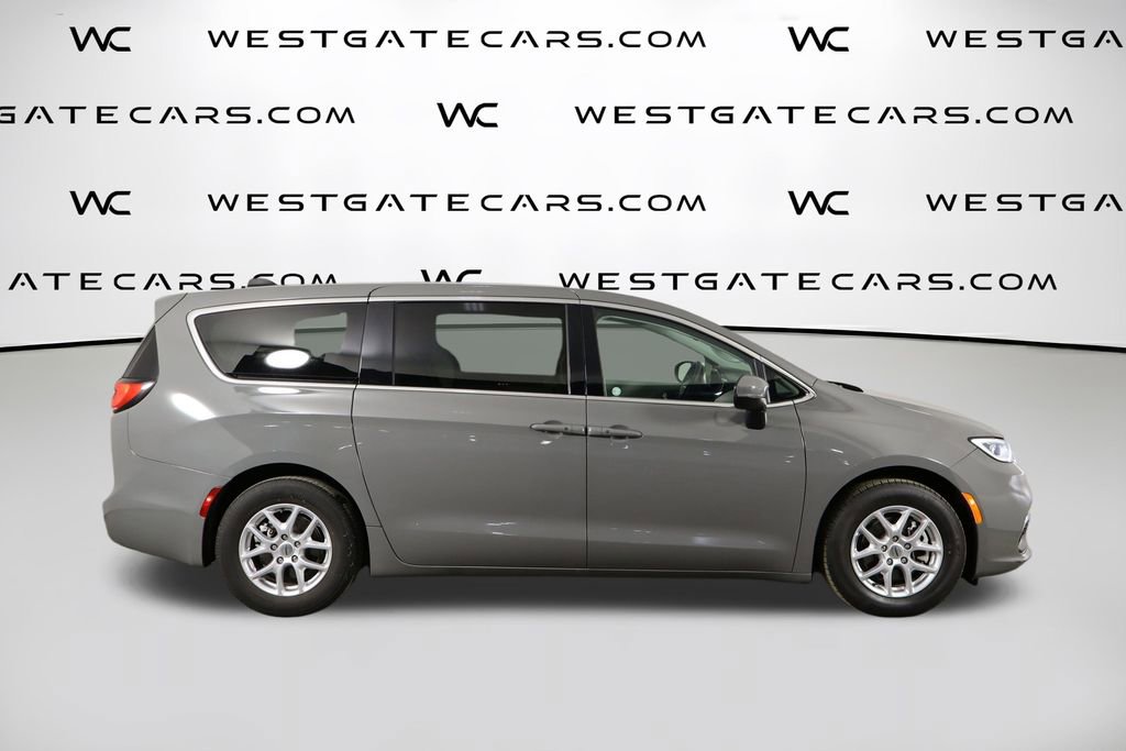 Used 2023 Chrysler Pacifica Touring-L image 46