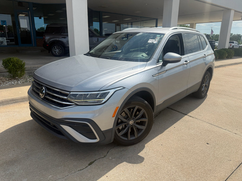 Used 2023 Volkswagen Tiguan SE FWD image 2