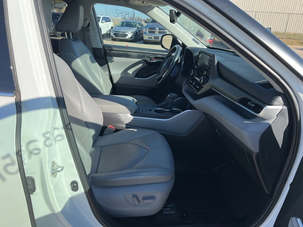 Used 2020 Toyota Highlander XLE image 8