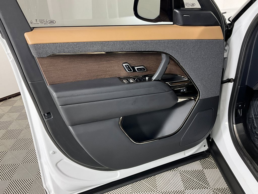 Certified 2024 Land Rover Range Rover Sport Dynamic SE image 18