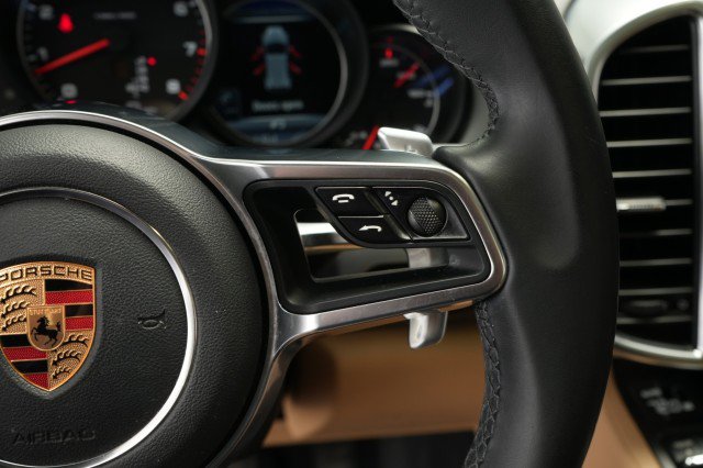 Used 2018 Porsche Cayenne Platinum Edition AWD/4WD image 32