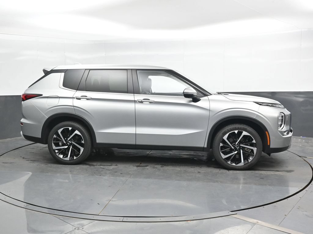 Used 2024 Mitsubishi Outlander SE AWD/4WD image 5