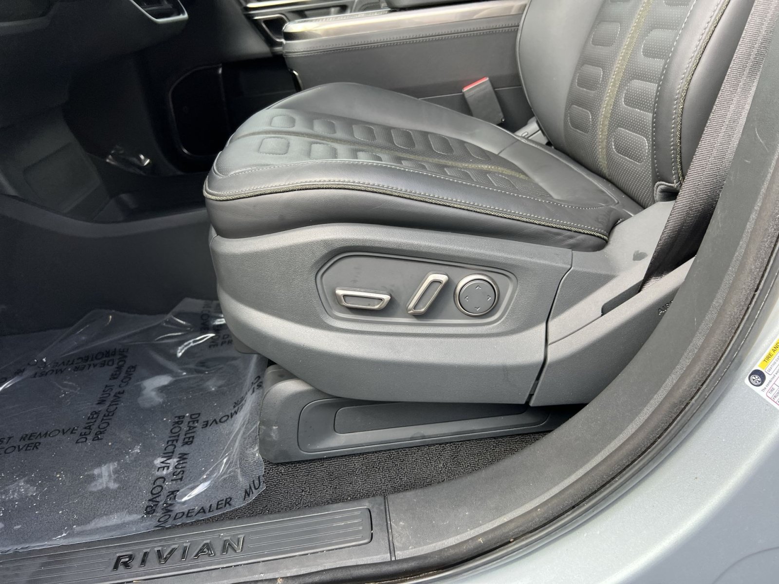 Used 2023 Rivian R1T Adventure AWD/4WD image 14