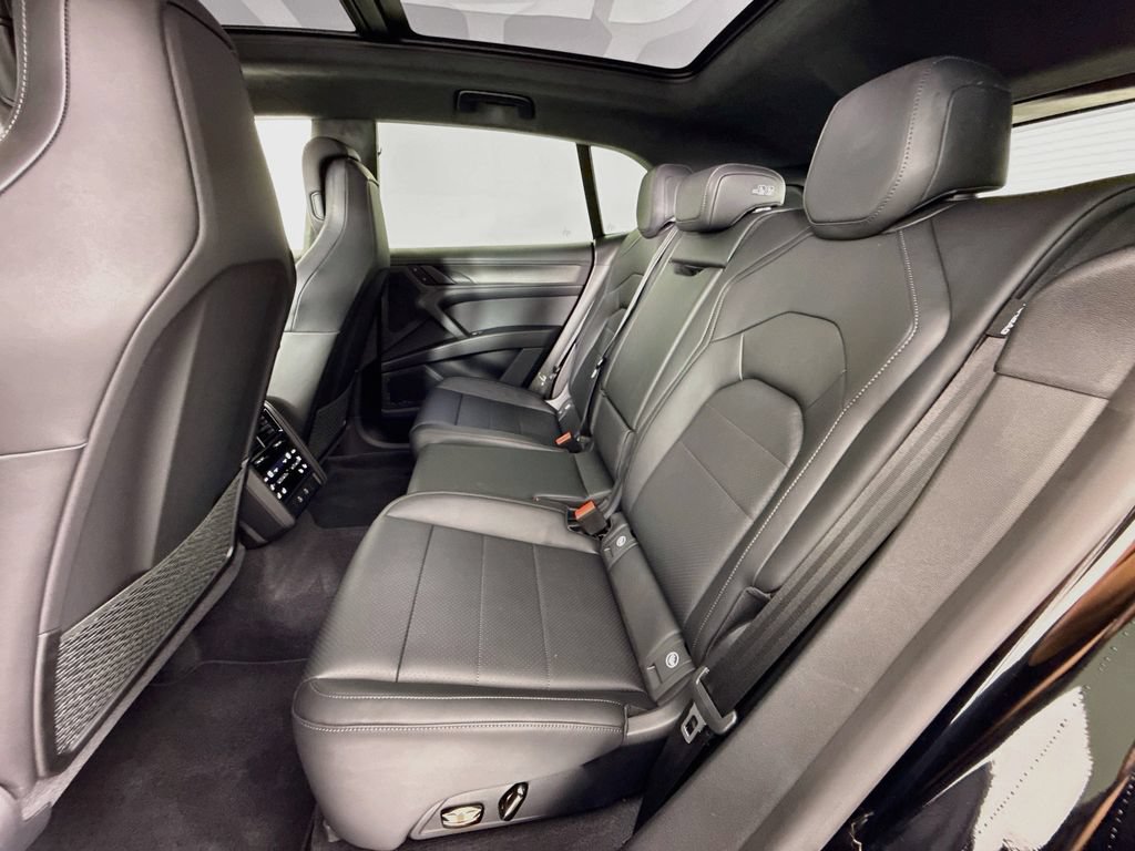 New 2026 Porsche Cayenne Turbo AWD/4WD image 25