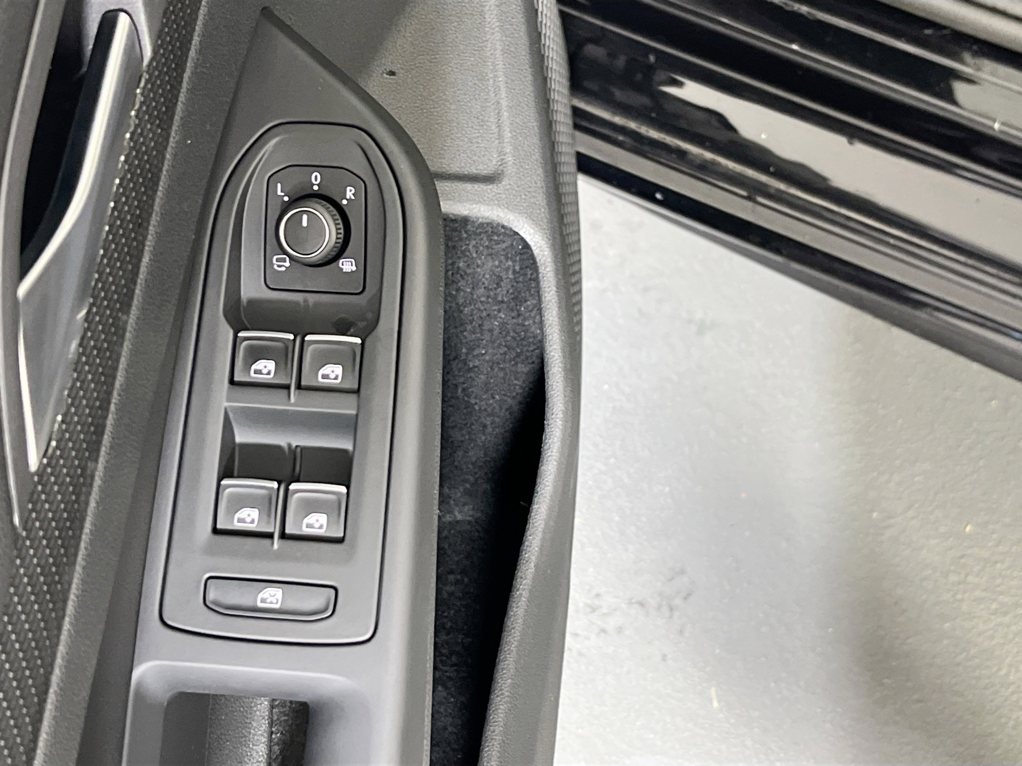 Used 2024 Volkswagen Golf R image 17