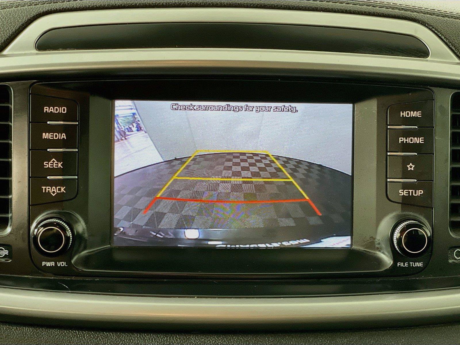 Used 2019 Kia Sorento L FWD image 17