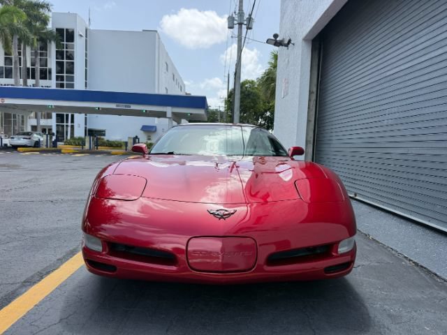 Used 2000 Chevrolet Corvette Coupe w/ Performance Handling Pkg RWD image 9