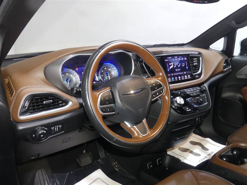 Used 2020 Chrysler Pacifica Limited w/ Tire & Wheel Group FWD image 22