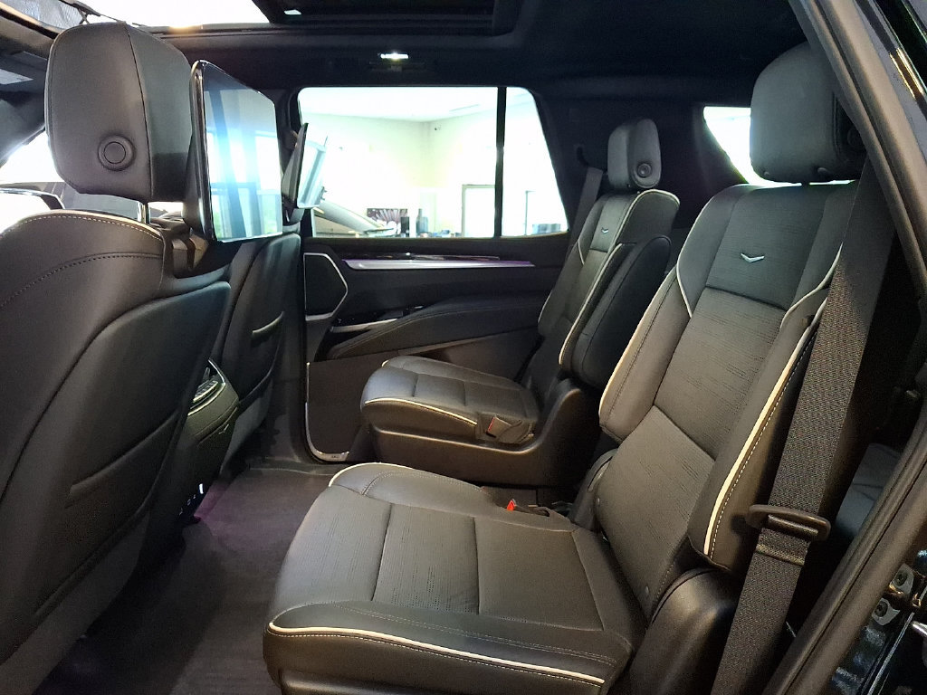New 2026 Cadillac Escalade Luxury w/ Touring Package AWD/4WD image 5