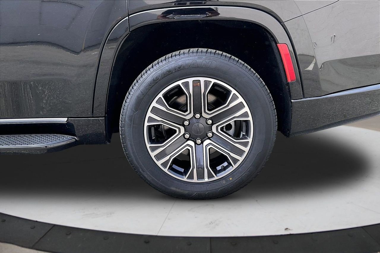 Certified 2024 Jeep Wagoneer Series II w/ Flexible Seating Group AWD/4WD image 37