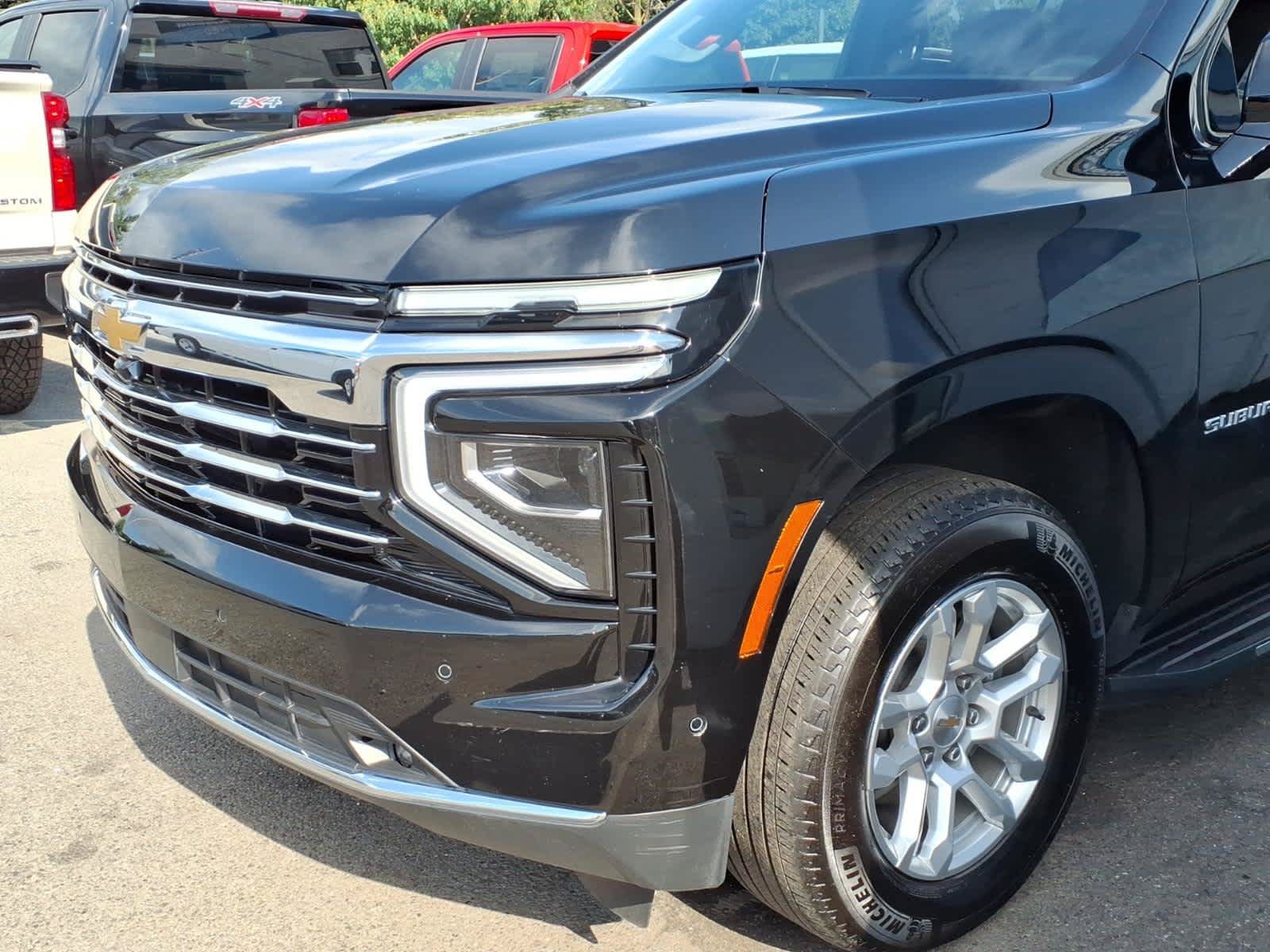 Used 2026 Chevrolet Suburban LT w/ Comfort Package AWD/4WD image 7