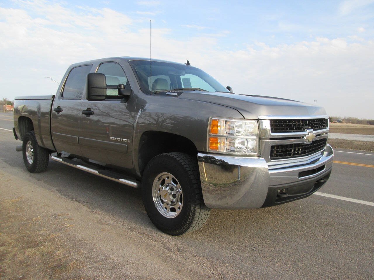 Used 2008 Chevrolet Silverado 2500 LT w/ Safety Package AWD/4WD image 4