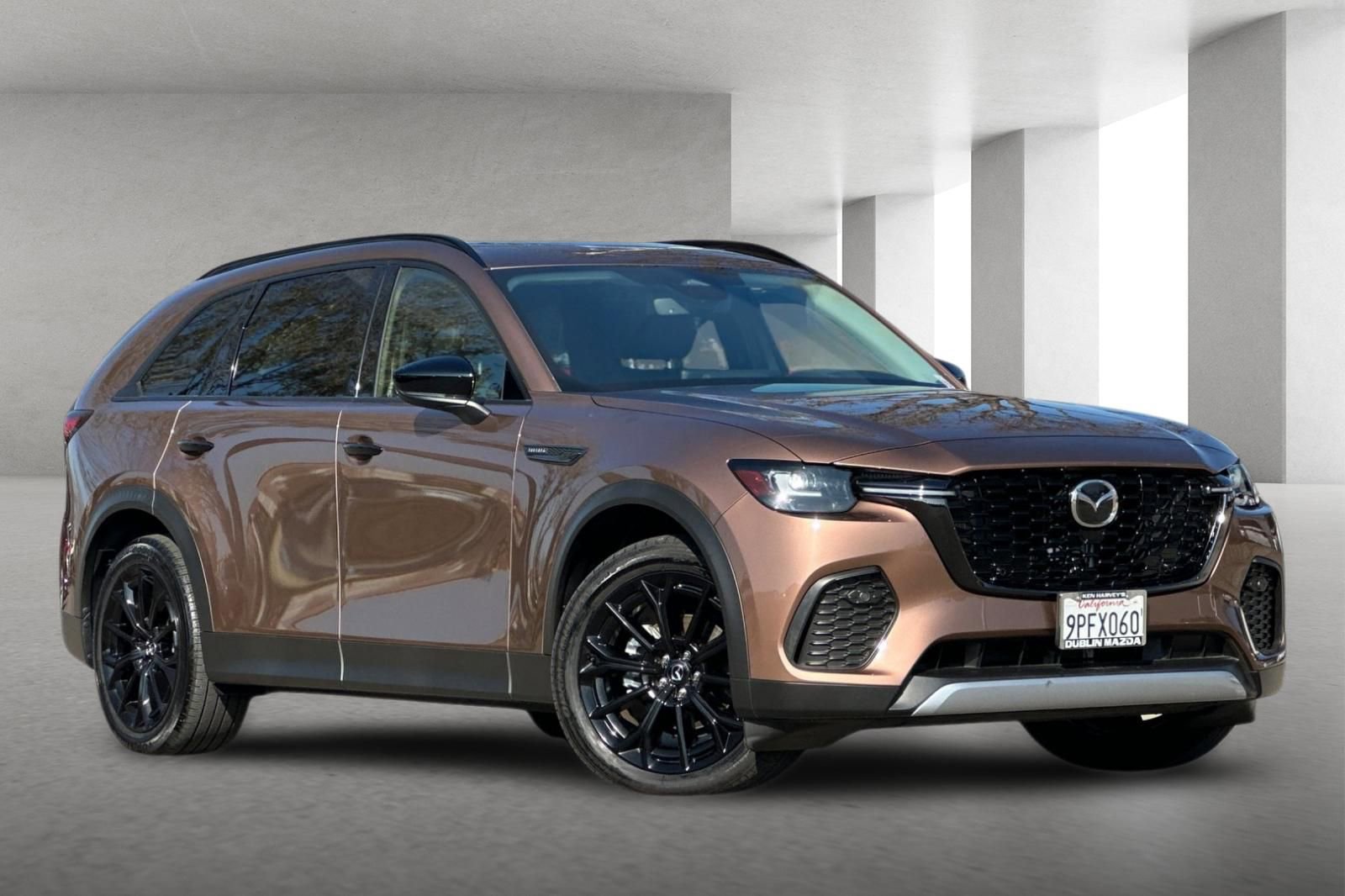 Certified 2025 MAZDA CX-70 3.3 Turbo w/ Premium Package image 2