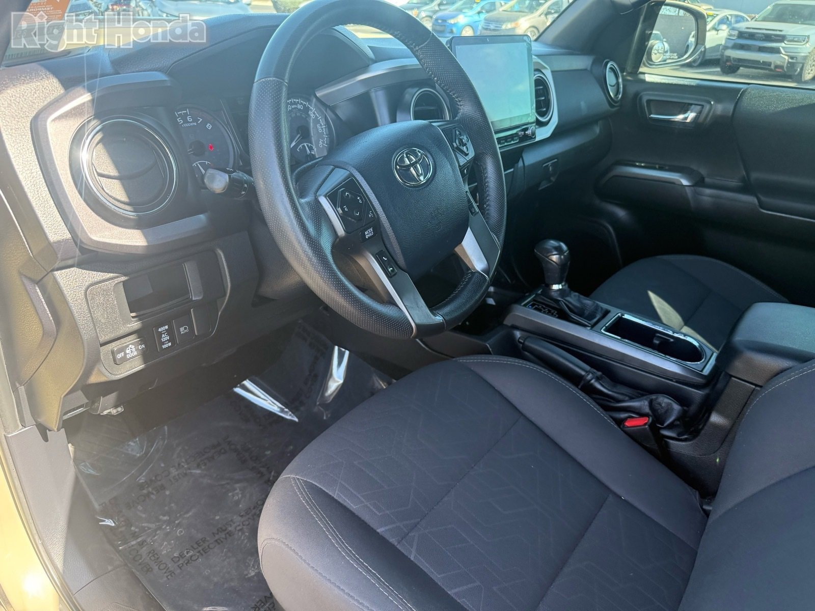 Used 2019 Toyota Tacoma TRD Sport w/ Technology Package image 11