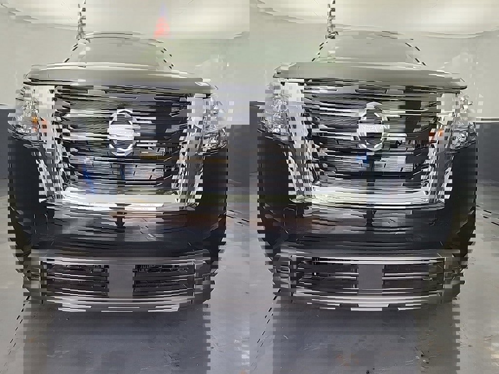 New 2025 Nissan Pathfinder S image 2