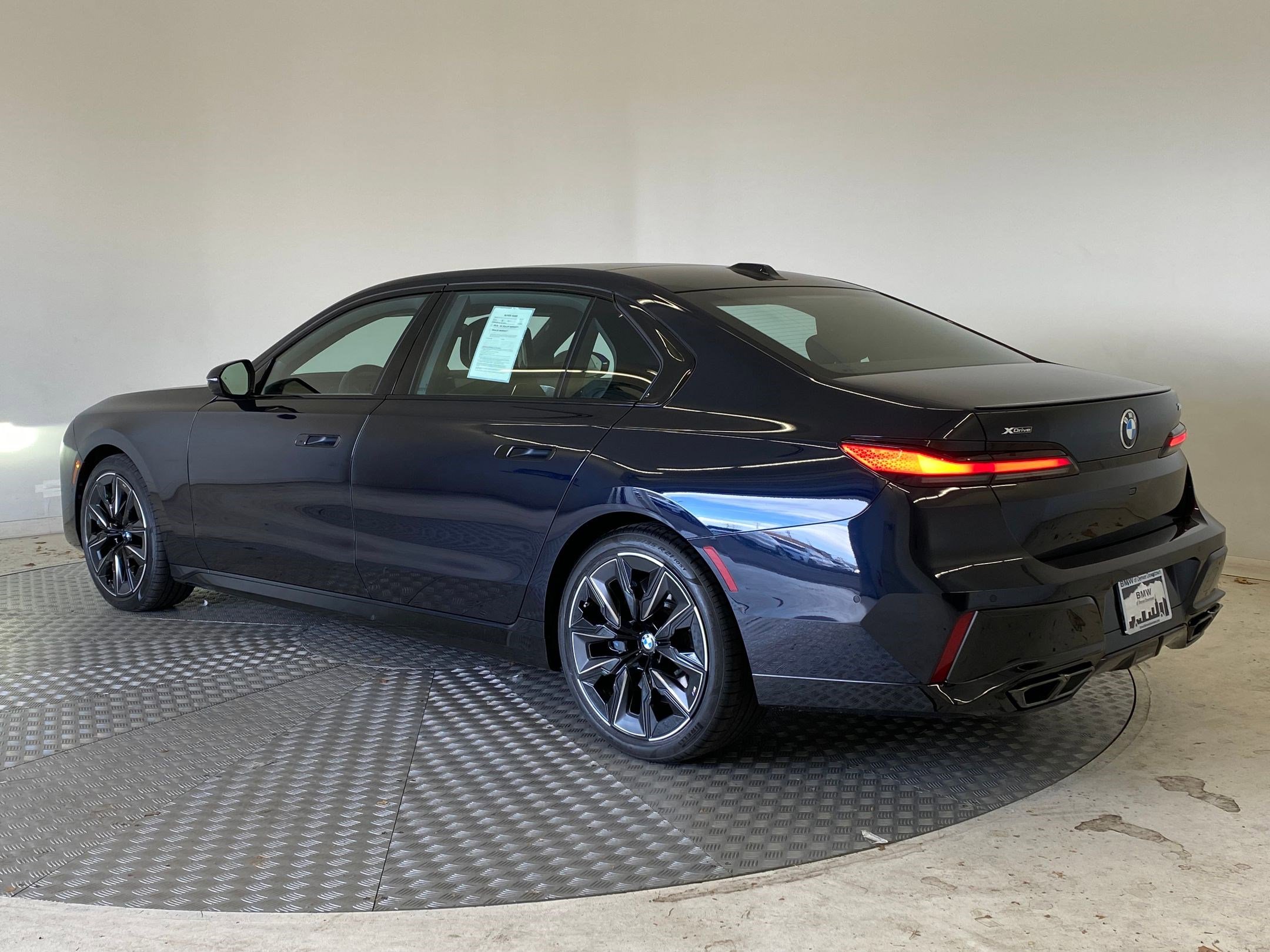 Used 2025 BMW 760i xDrive w/ Executive Package image 3