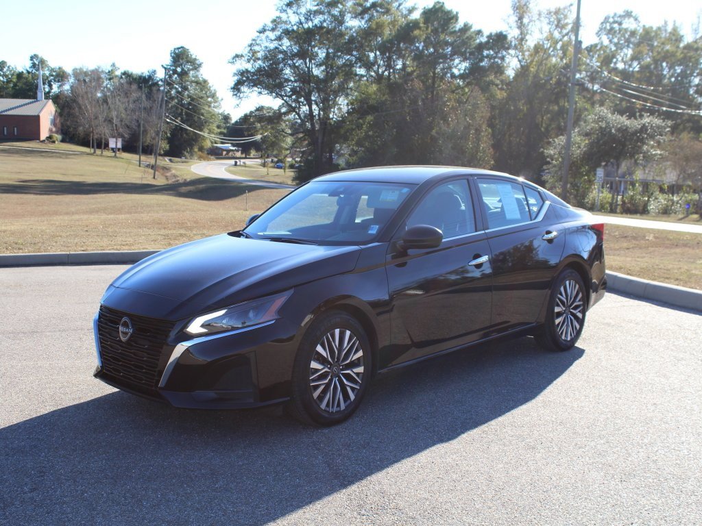 Used 2024 Nissan Altima 2.5 SV image 2