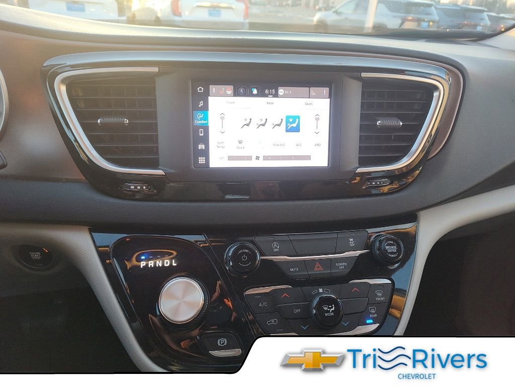 Used 2023 Chrysler Voyager LX image 15