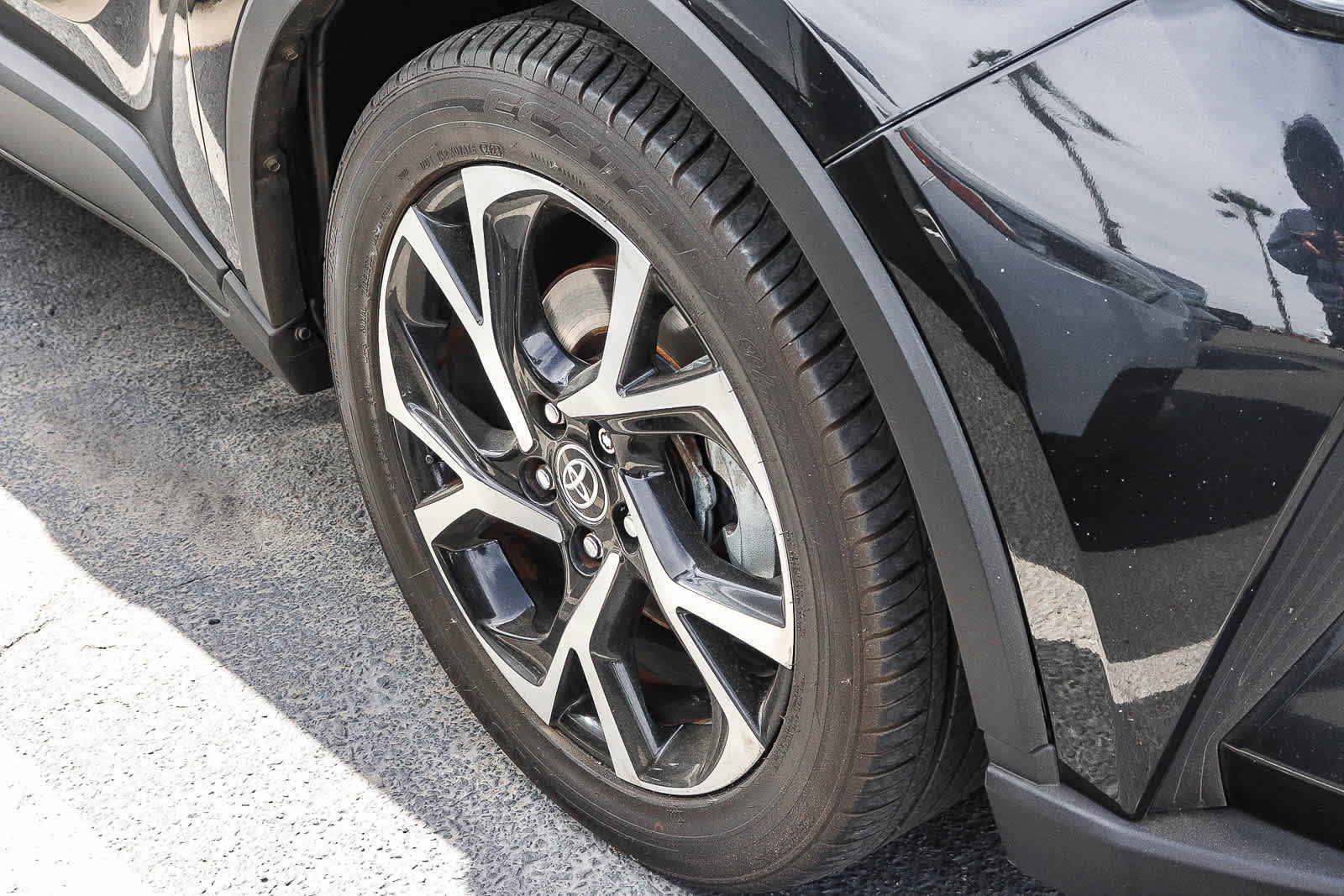 Used 2020 Toyota C-HR XLE image 4