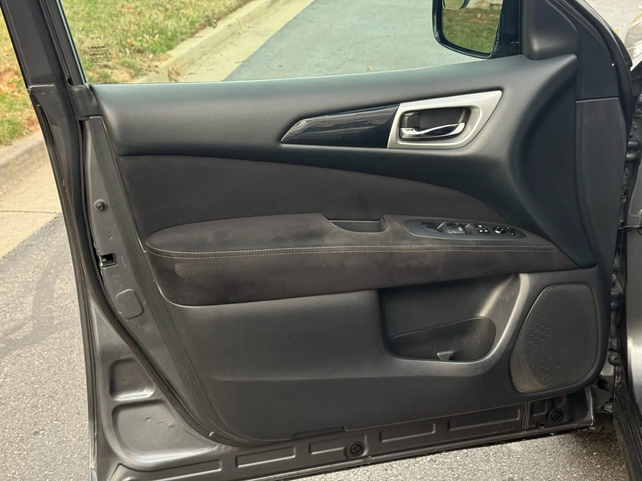 Used 2016 Nissan Pathfinder SV image 17