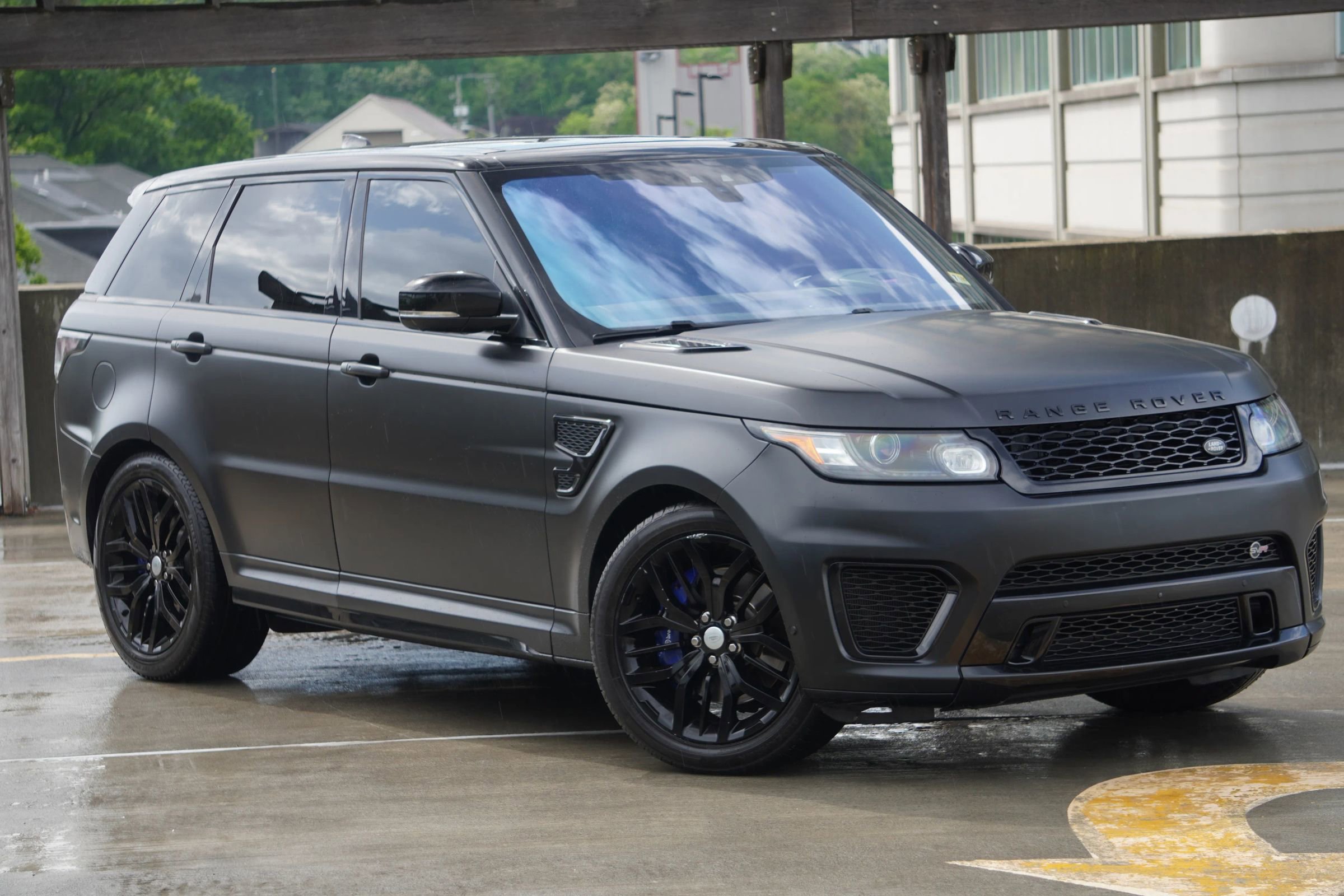Used 2017 Land Rover Range Rover Sport SVR image 25