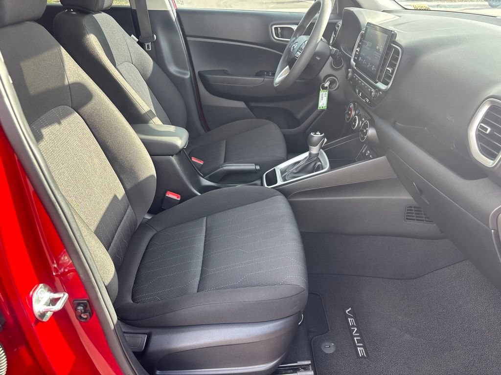 Used 2025 Hyundai Venue SE FWD image 19