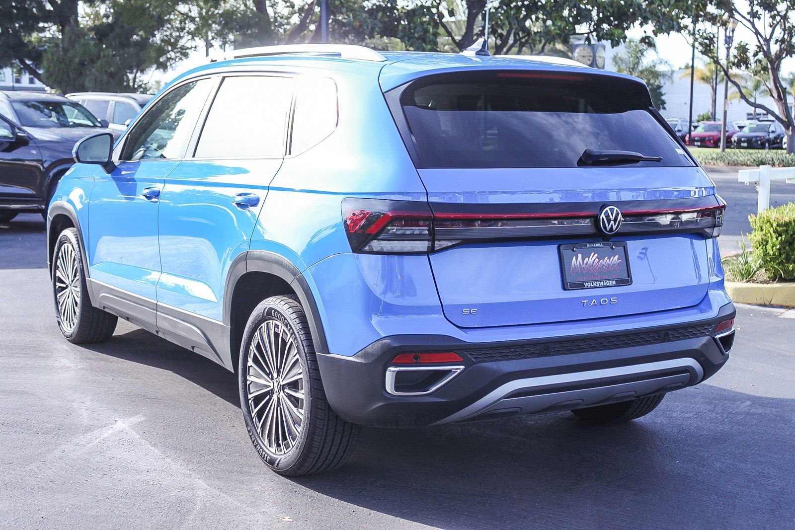 Used 2025 Volkswagen Taos SE FWD image 8