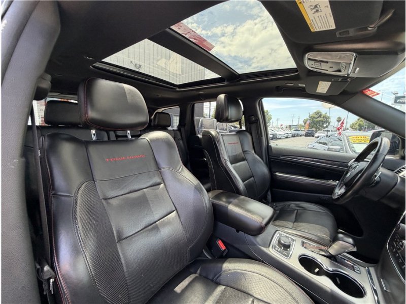 Used 2018 Jeep Grand Cherokee Trailhawk w/ Trailhawk Luxury Group AWD/4WD image 32