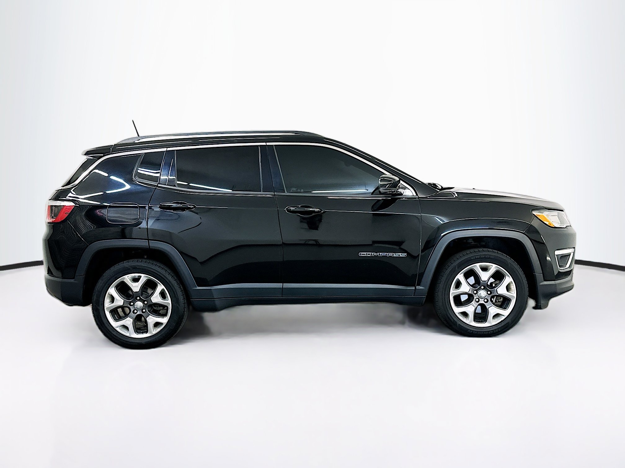 Used 2018 Jeep Compass Limited AWD/4WD image 10
