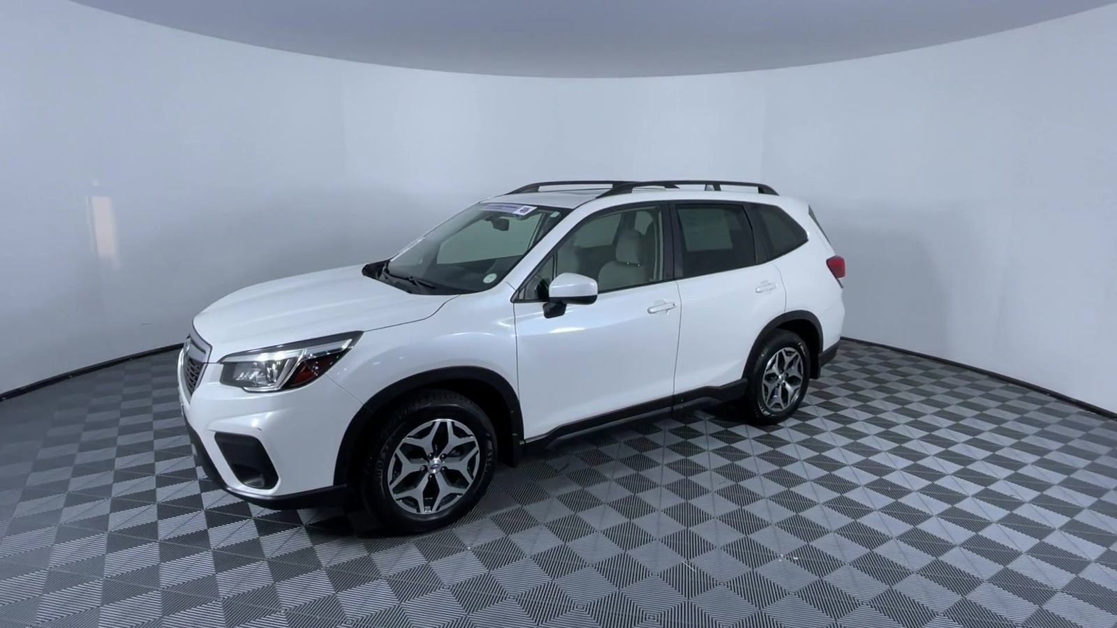 Used 2019 Subaru Forester Premium w/ All-Weather Package AWD/4WD image 4