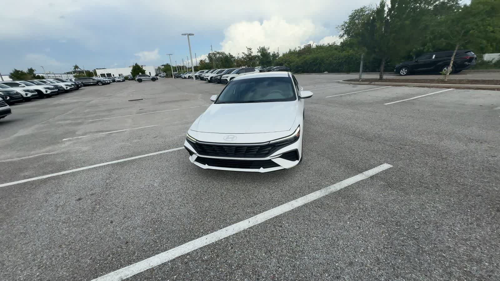 Used 2024 Hyundai Elantra SEL FWD image 3