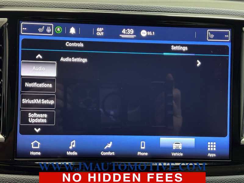 Used 2021 Chrysler Pacifica Touring-L image 31