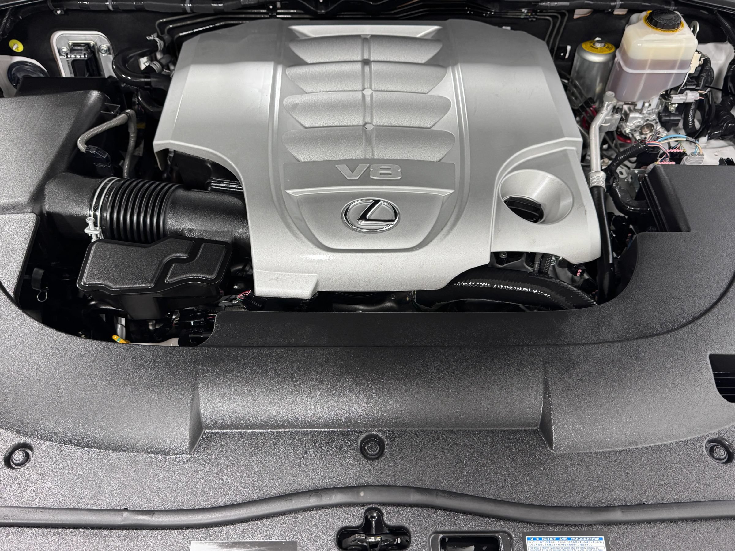 Used 2016 Lexus LX 570 4WD w/ Luxury Package image 21