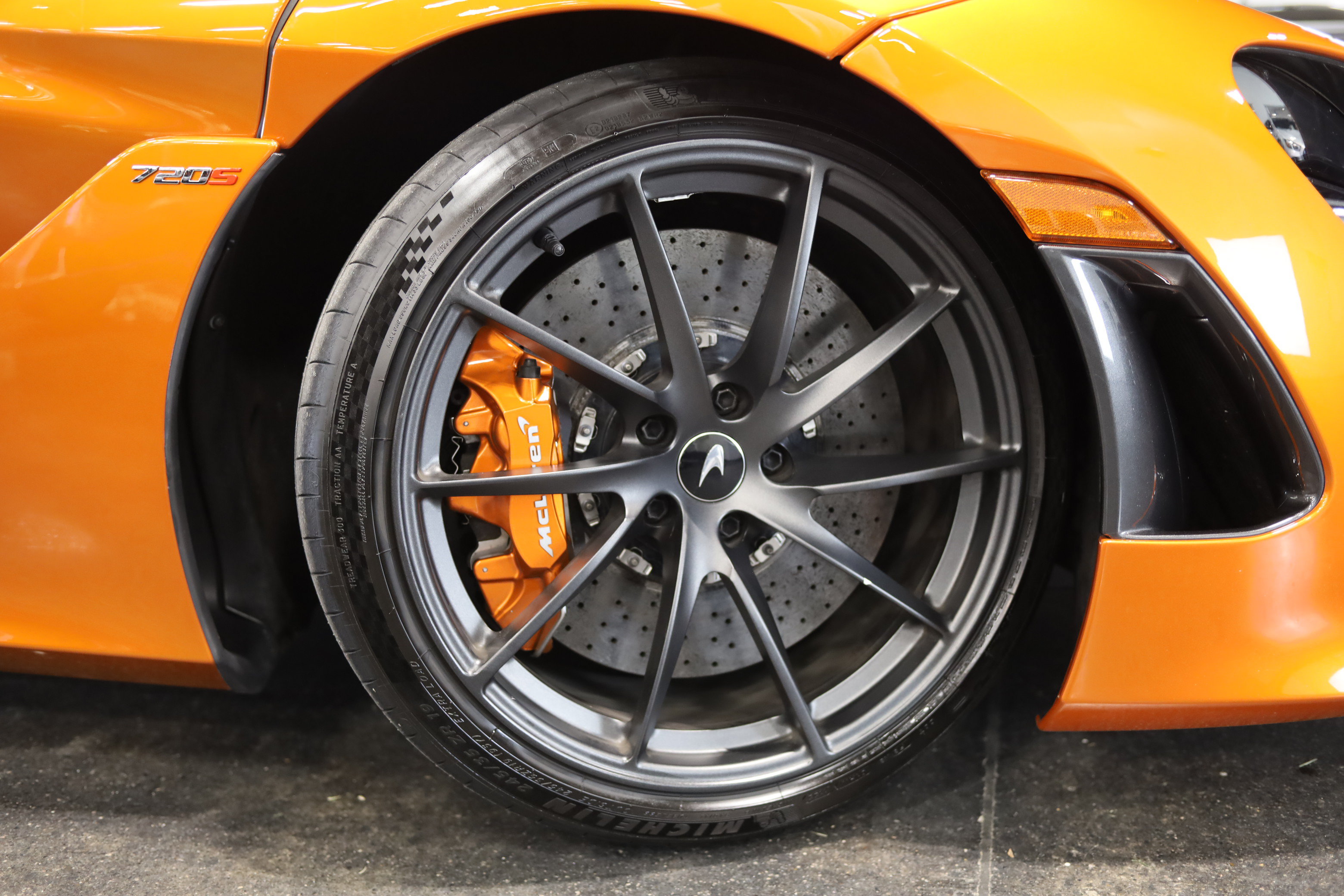 Used 2019 McLaren 720S Performance RWD image 9