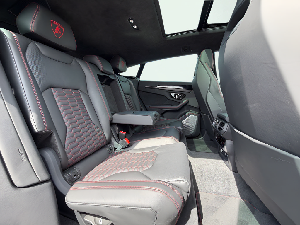 Used 2021 Lamborghini Urus AWD/4WD image 32