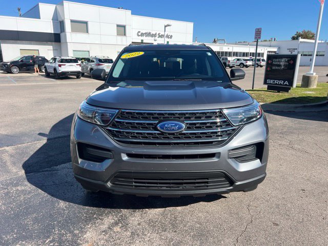 Used 2022 Ford Explorer XLT AWD/4WD image 2