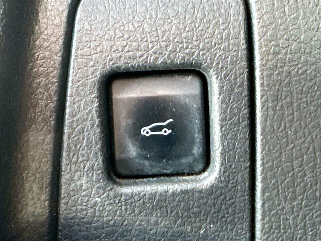 Used 2013 Ford Edge SEL FWD image 32