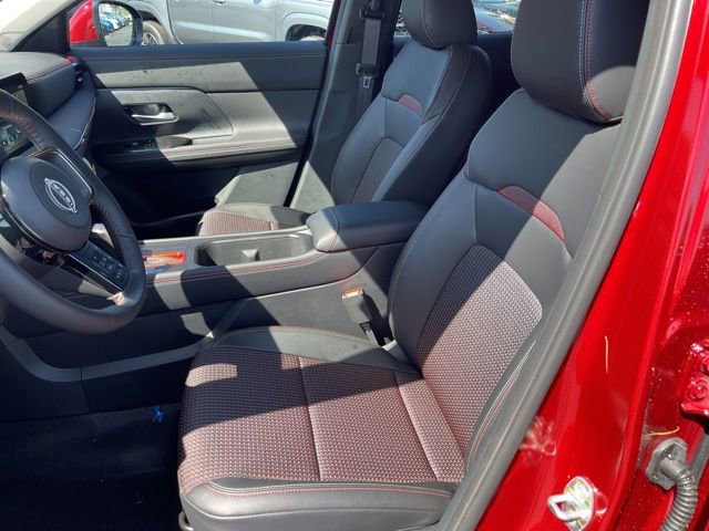 New 2025 Nissan Kicks SR image 15