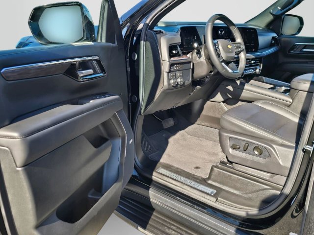 Used 2026 Chevrolet Suburban LT w/ Comfort Package AWD/4WD image 25