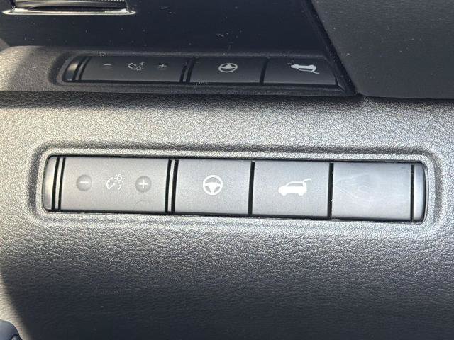 Certified 2025 Nissan Pathfinder SV FWD image 15